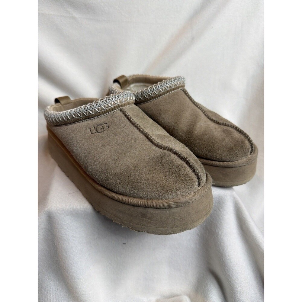 UGG Tazz Platform Slippers Women's Size 10 Sand Suede Sheepskin Clog 1122553